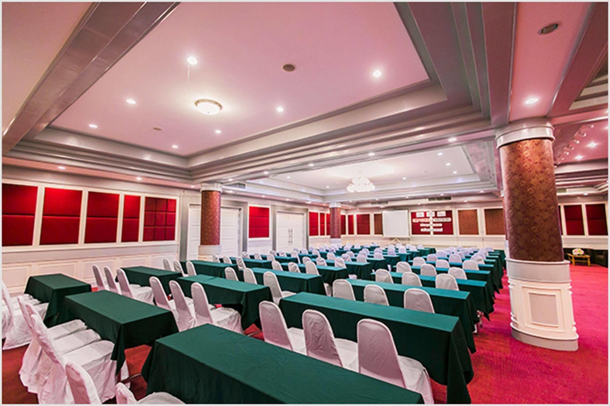 Raya Grand Hotel Nakhon Ratchasima Exterior photo